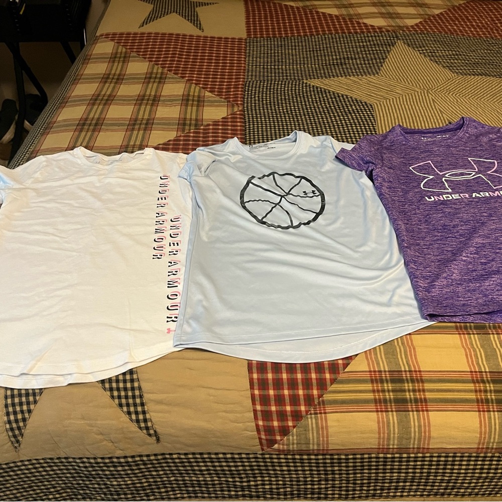 Under armor girl  dry fit tee shirts